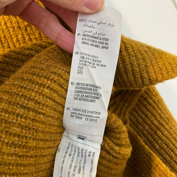 Cozy Mustard Turtleneck Sweater Abercrombie & Fitch - Picture 4 of 4